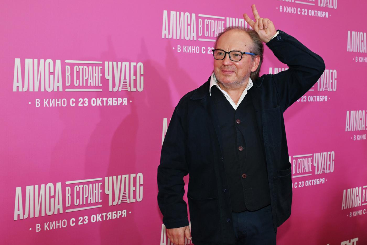 Федорцов надеется, что его семья посмотрит "Алису в стране чудес"