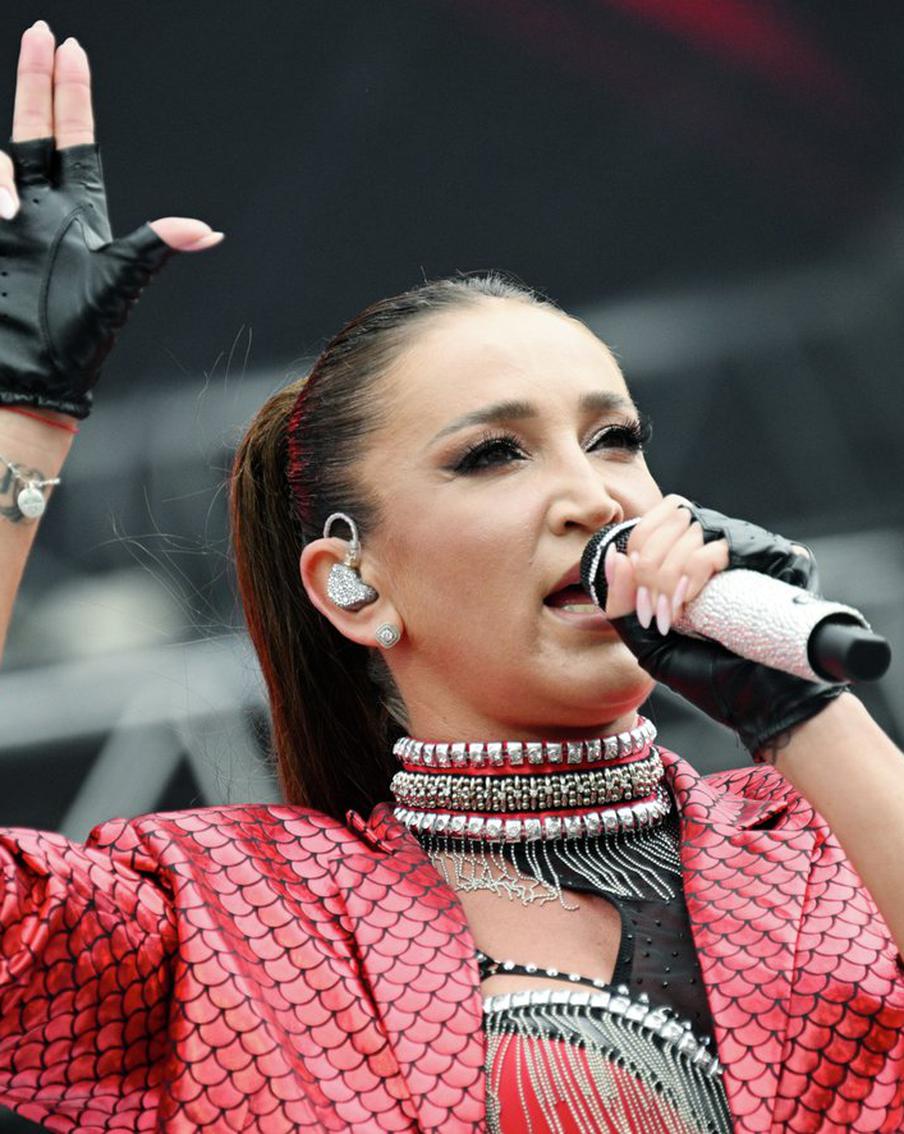 "Больно, что люди могут всему этому верить": Ольга Бузова высказалась о взломе своего аккаунта