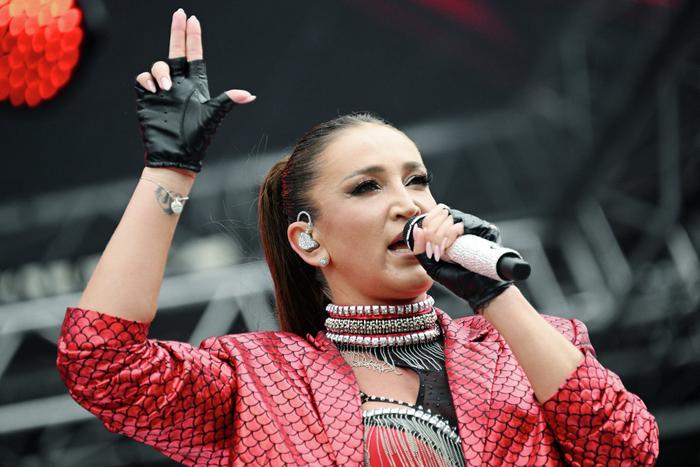 "Больно, что люди могут всему этому верить": Ольга Бузова высказалась о взломе своего аккаунта