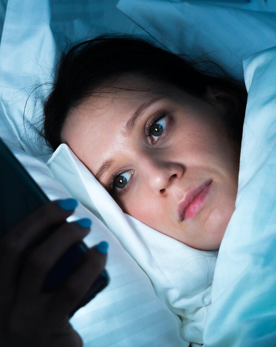 Так уж ли вредно сидеть в телефоне перед сном: новое исследование демонстрирует неожиданные результаты