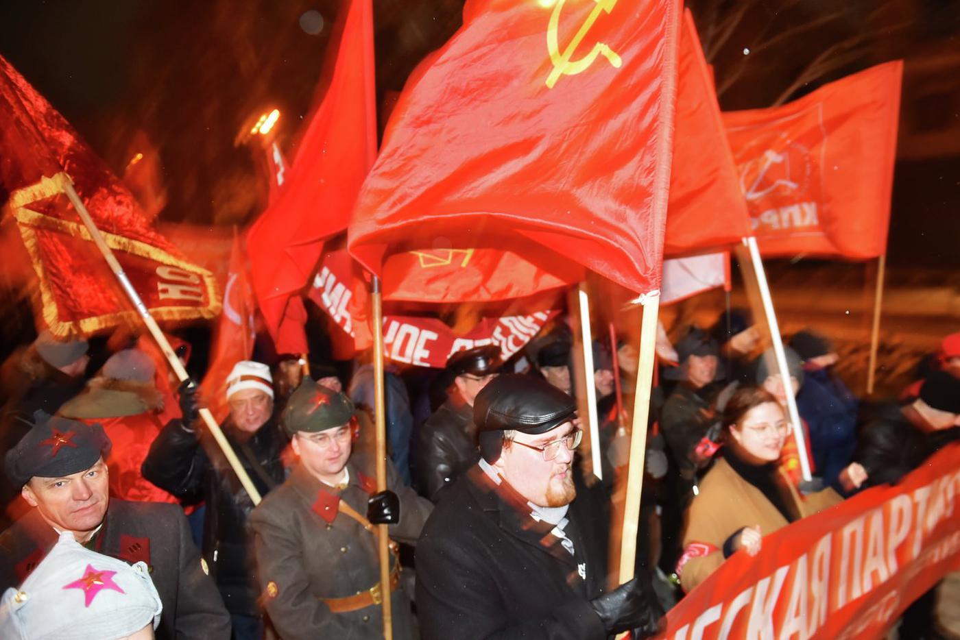 Зюганов поздравил россиян с Днём Октябрьской революции