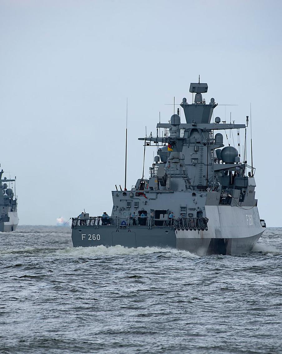 В Балтийском море заметили сигналы кораблей-призраков