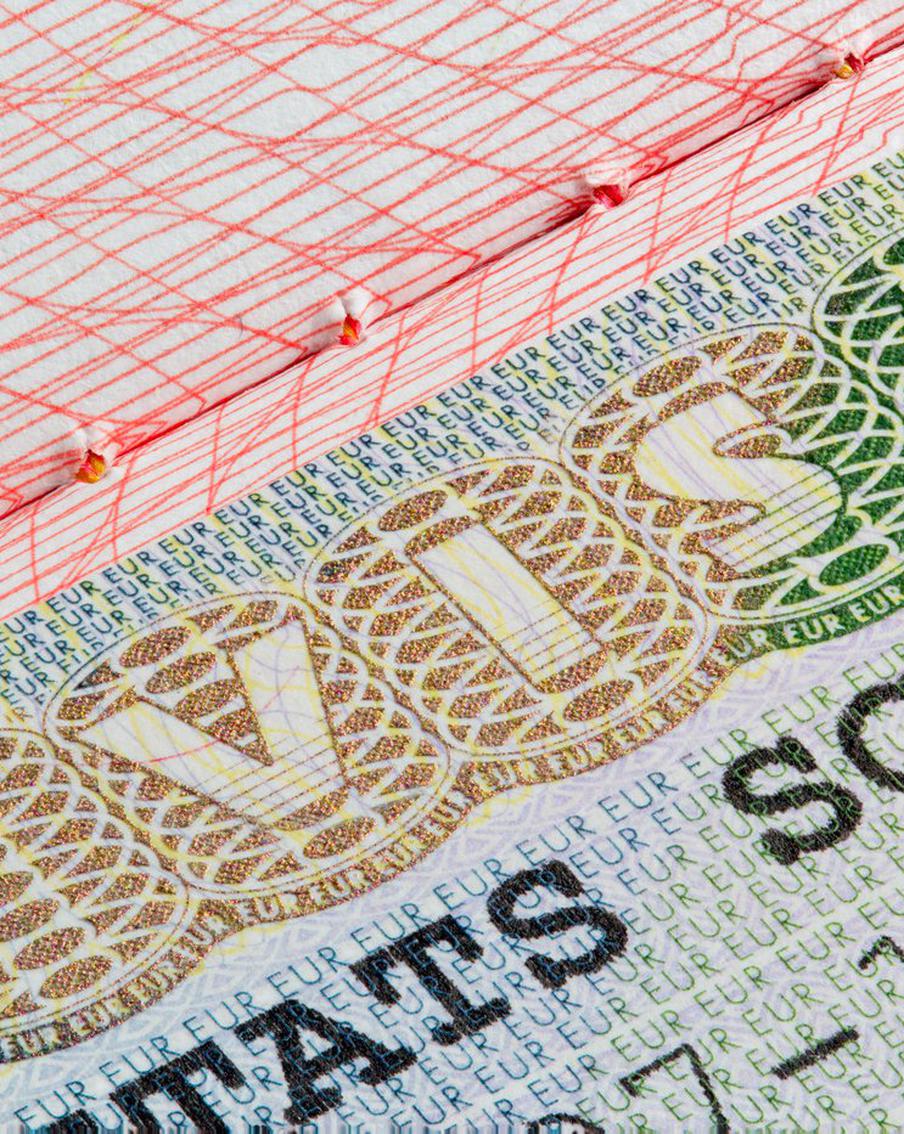 Россиянам разрешено пользоваться уже оформленными шенгенскими визами