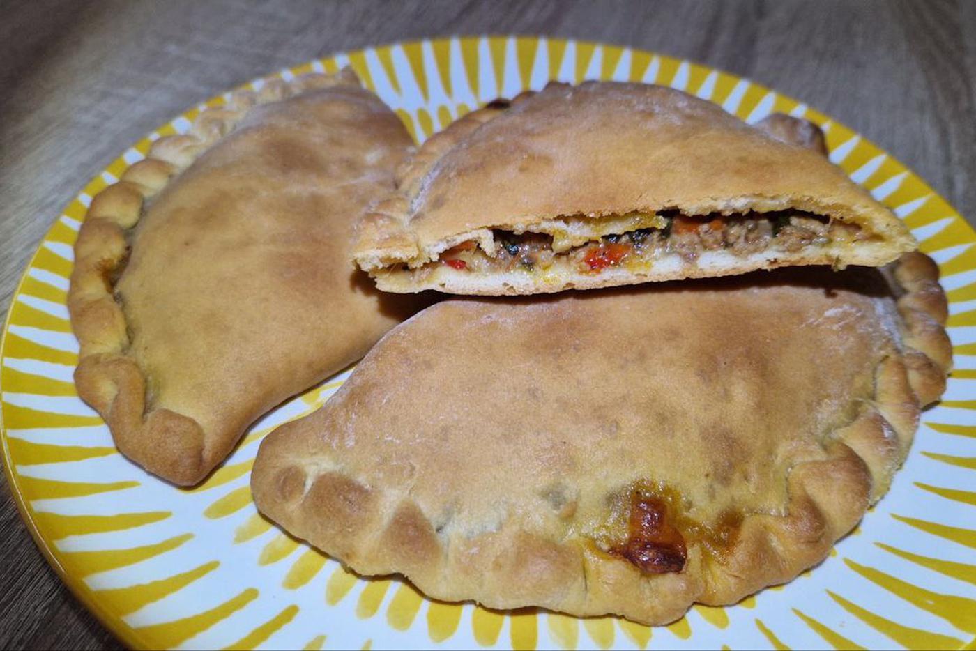 Готовим кальцоне — любимое блюдо Бена Уайатта из сериала "Парки и зоны отдыха"