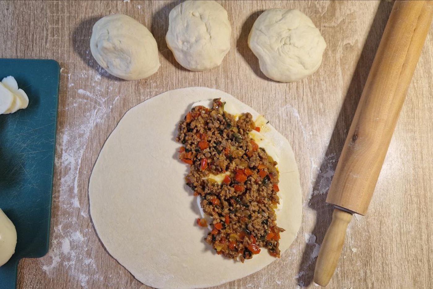 Закрытая пицца.