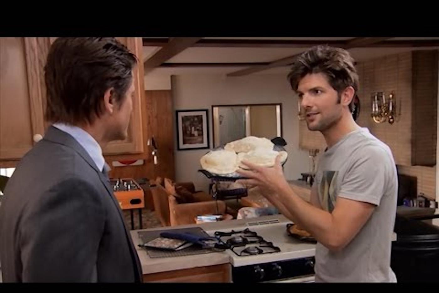 Бен Уайатт, в исполнении Адама Скотта, при любом удобном случае ел кальцоне.