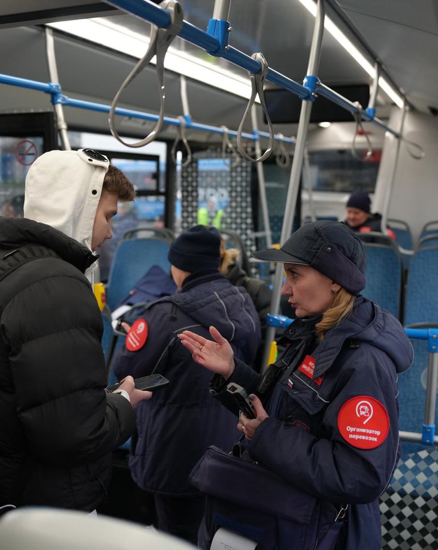 Усиленная проверка оплаты проезда прошла около станции метро "Саларьево"