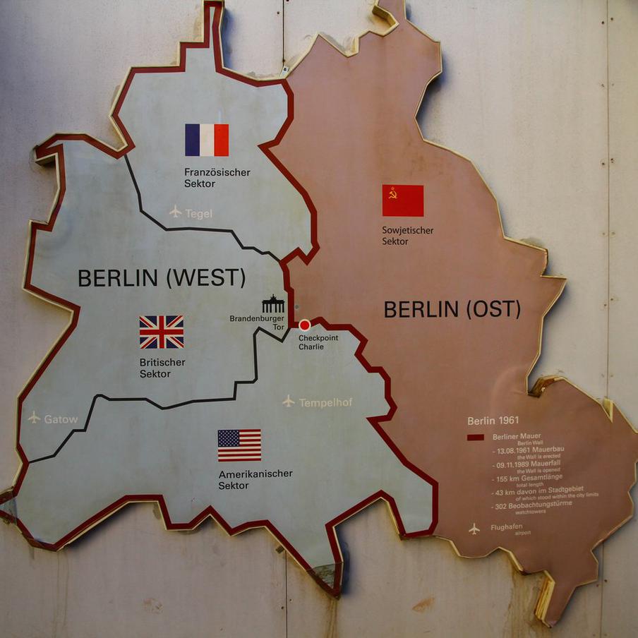 NYT: жители восточных земель Германии сохранили тёплые чувства к России. The New York Times отмечает, что жители бывшей ГДР по-прежнему испытывают тёплые чувства к России. Газета подчёркивает, что в Германии всё так же существует чёткая граница между Востоком и Западом в восприятии России. Это связано с тем, что надежды жителей Восточной Германии на улучшение жизни после объединения с ФРГ не оправдались