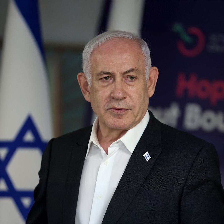 Генпрокуратура Стамбула выдала ордер на арест премьер-министра Израиля Нетаньяху. Стамбульская генпрокуратура выдала ордер на арест премьер-министра Израиля Биньямина Нетаньяху и нескольких других высокопоставленных чиновников. Это произошло по обвинению в геноциде в секторе Газа. Согласно официальному заявлению генеральной прокуратуры, в числе 37 подозреваемых находятся премьер-министр Нетаньяху и министр обороны Исраэль Кац