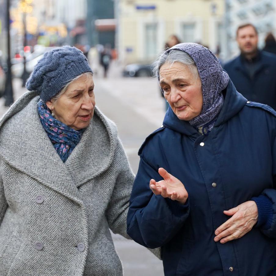 Соцфонд: средний размер пенсии по старости в России составляет 25,2 тыс. руб. Согласно данным Социального фонда России, которые были опубликованы агентством "РИА Новости", средний размер пенсии по старости в Российской Федерации по состоянию на 1 октября 2025 года составил 25 198,92 рубля. Этот показатель демонстрирует заметный рост по сравнению с началом года, когда средняя пенсия равнялась 24 979,27 рубля