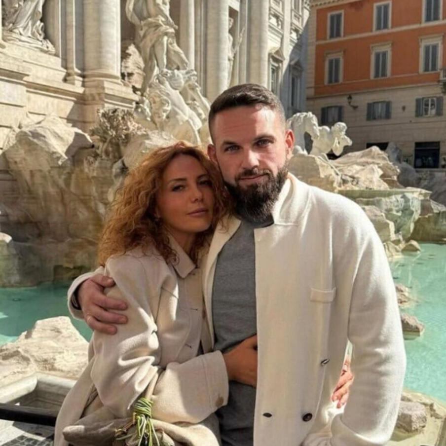 За убитым в ОАЭ Новаком числятся долги в России на 7 млн рублей. Как стало известно РИА "Новости" из данных судебных приставов, Роман Новак, известный криптопредприниматель, который погиб вместе со своей супругой в ОАЭ, оставил после себя долги в размере более семи миллионов рублей. В отношении него было возбуждено девять исполнительных производств, направленных на взыскание этой суммы