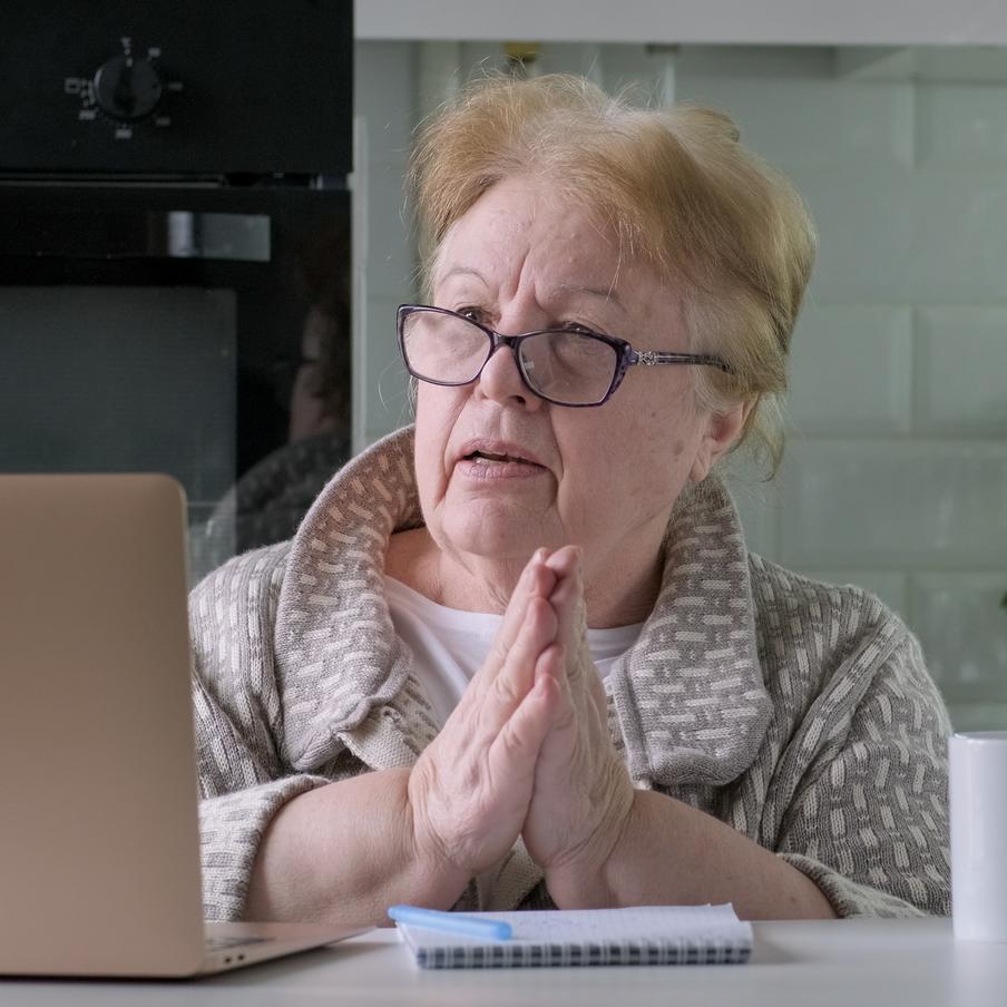 МВД предупредило о схеме мошенников с оформлением виртуальной кредитной карты. По данным МВД Российской Федерации, преступники предлагают оформить виртуальные кредитные карты с высокими лимитами, гарантируя одобрение практически всем заявителям, включая пенсионеров и людей с негативной кредитной историей