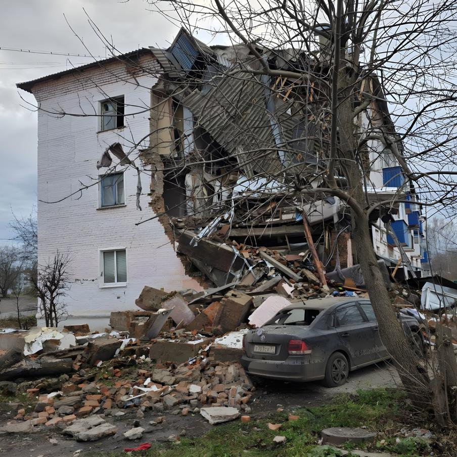 Количество пострадавших при взрыве газа в Тульской области увеличилось до трёх. По официальной информации, количество пострадавших при взрыве бытового газа в Куркино Тульской области возросло до трёх человек. Также под завалами могут оставаться люди