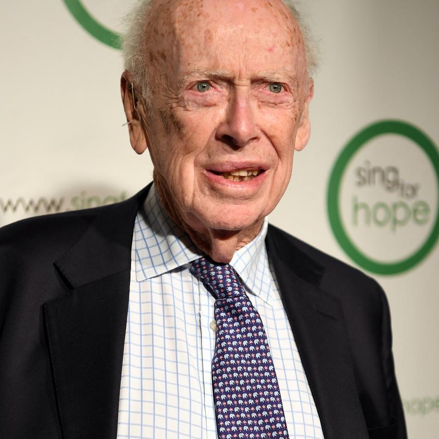 В возрасте 97 лет скончался первооткрыватель ДНК биолог Джеймс Уотсон. Американский биолог, впервые расшифровавший структуру ДНК, Джеймс Уотсон скончался в возрасте 97 лет. Отмечается, что он умер после продолжительного лечения от тяжёлой болезни