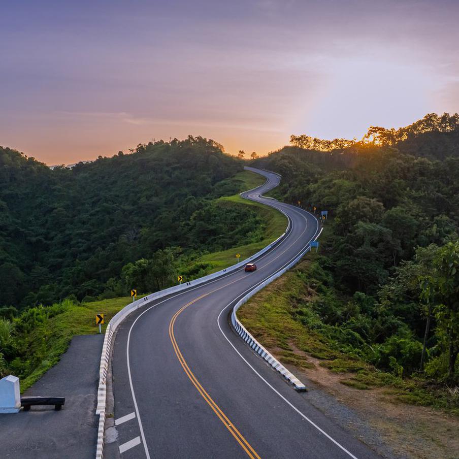 Российские туристы могли попасть в серьёзное ДТП, путешествуя по Таиланду. Автобус с российскими туристами мог попасть в серьёзную аварию во время поездки к одной из достопримечательностей Таиланда. Отмечается, что могли пострадать 11 россиян