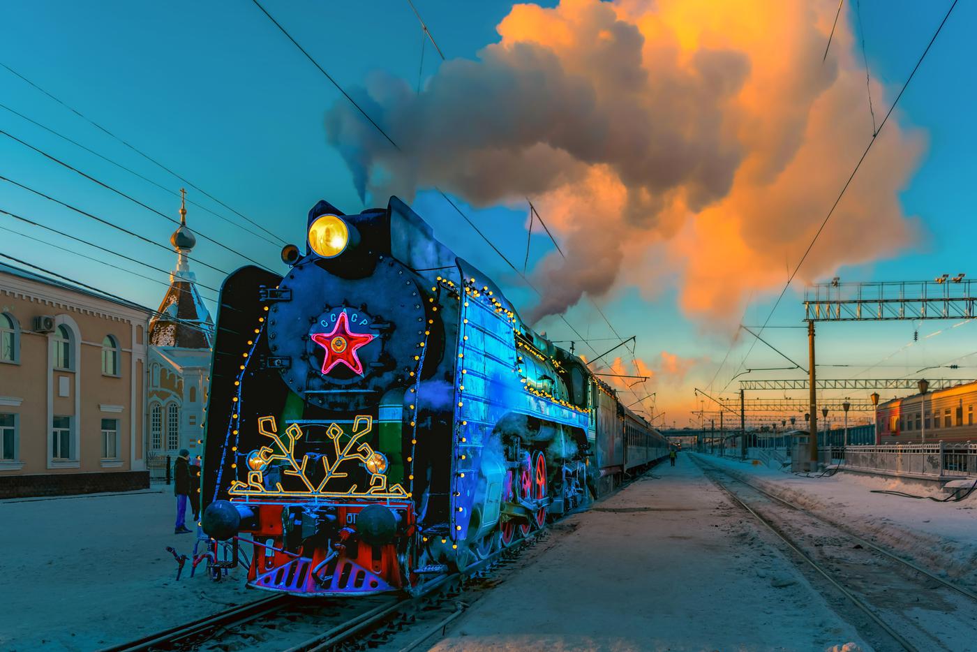 Поезд Деда Мороза проехал по Москве перед отправкой в новогоднее путешествие