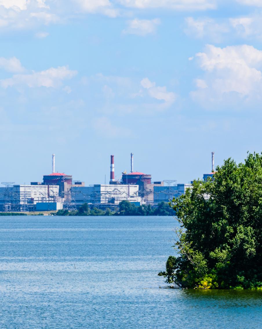 Ремонтная бригада начала восстановление повреждённной ЛЭП недалеко от Запорожской АЭС