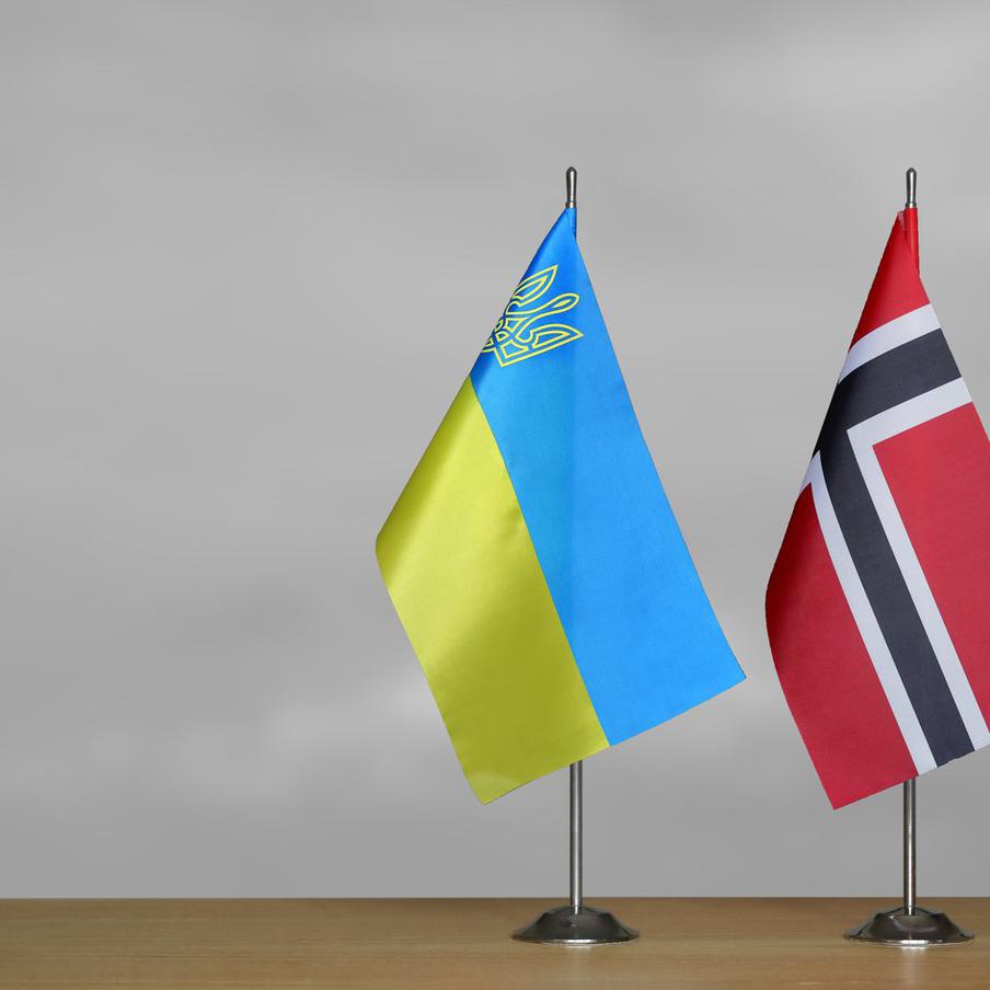 Times: Норвегия может выделить Украине кредит в 100 миллиардов евро. Норвегия изучает возможность предоставления Украине крупного военного кредита на сумму более 100 миллиардов евро. По информации, полученной от источников издания The Times, предполагается, что кредит будет обеспечен за счёт средств Национального суверенного фонда благосостояния Норвегии, объём которого составляет 1,7 триллиона евро