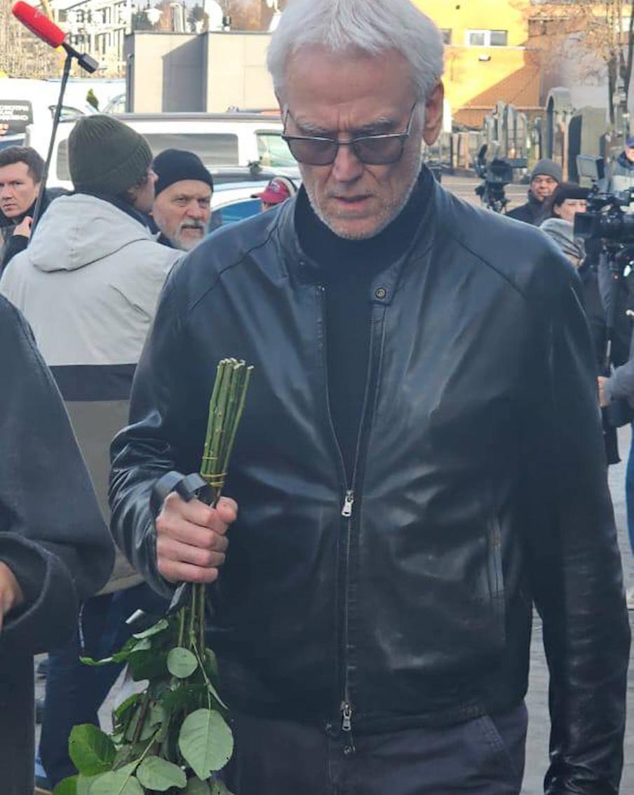 Знаменитости у гроба Юрия Николаева: Александр Маршал.