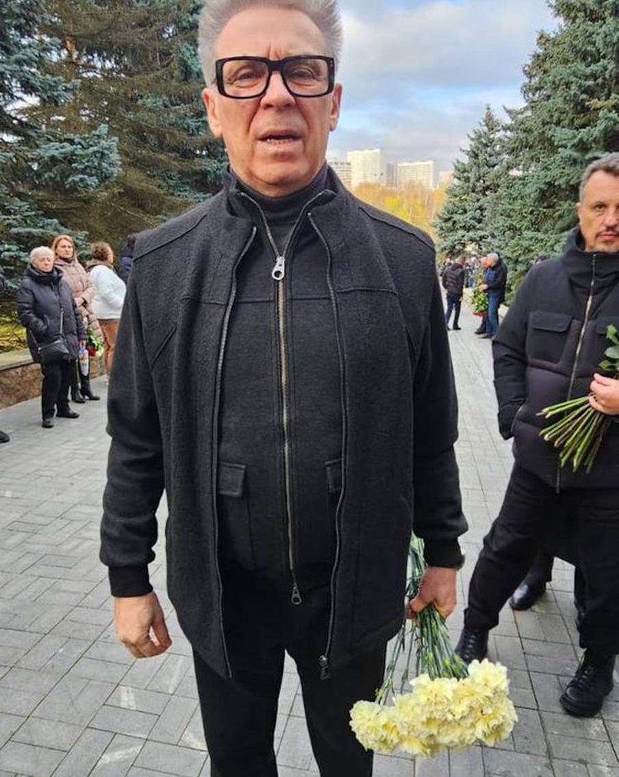 Знаменитости у гроба Юрия Николаева: Владимир Березин.