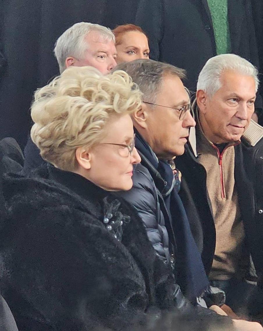 Знаменитости у гроба Юрия Николаева: Елена Малышева.