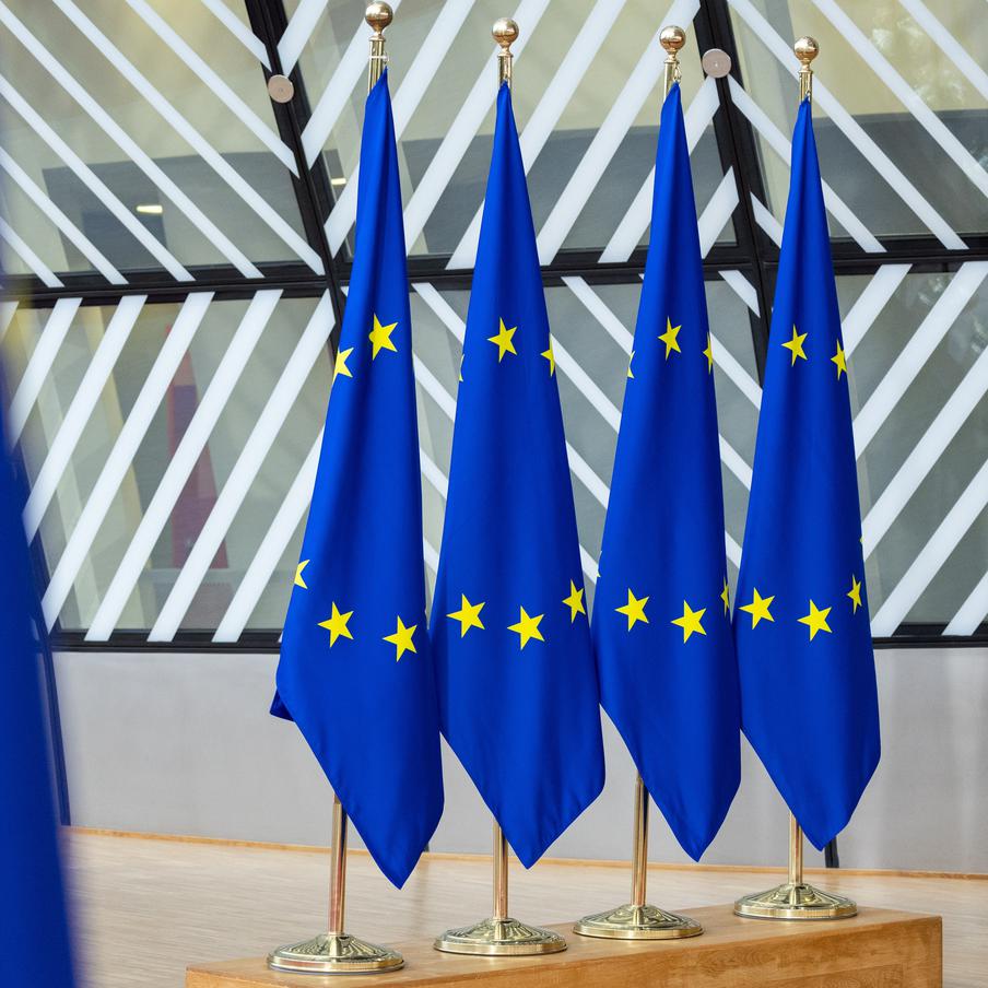 Еврокомиссия не одобрила использование замороженных российских активов. Европейские политики не смогли достичь согласия по вопросу использования замороженных на Западе российских активов. Бельгия выступила против реализации такого решения