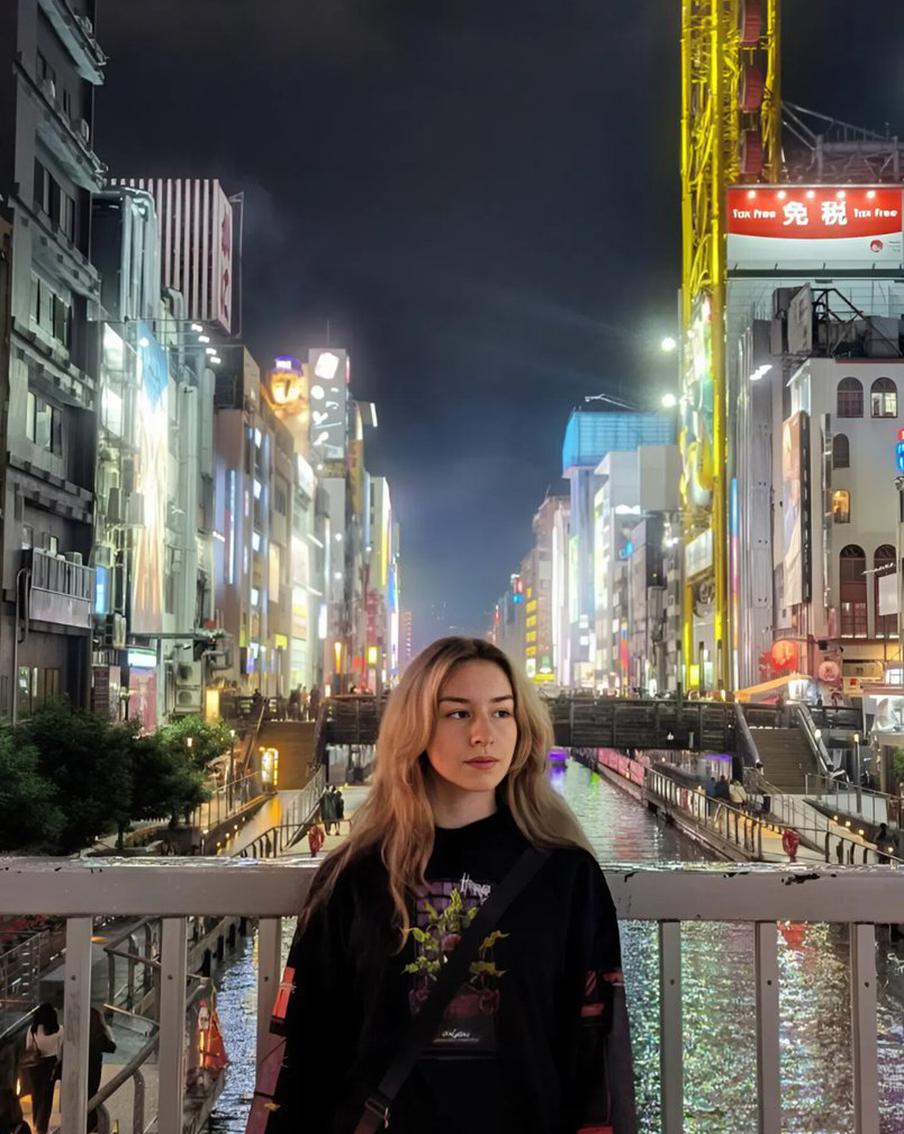 Вид с моста на Дотонбори.