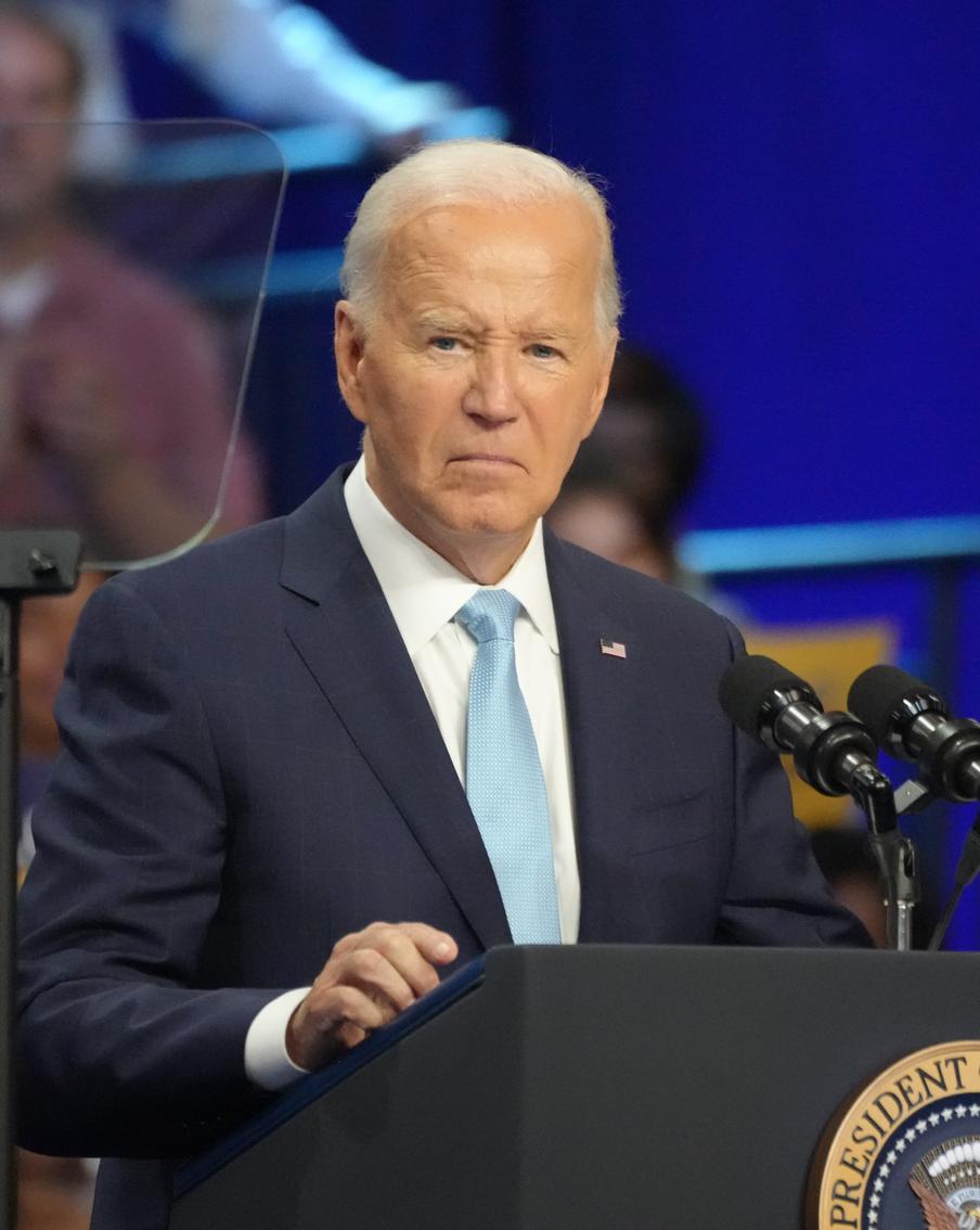 Джо Байден впервые за долгое время появился в соцсетях и раскритиковал Дональда Трампа