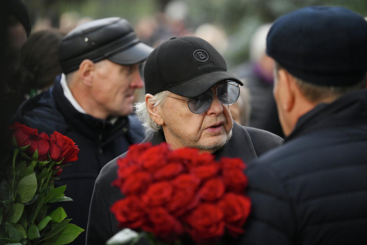 Море роз и слёз: Юрий Антонов, Маршал, Зара, Пельш и другие звезды приехали на прощание с Юрием Николаевым