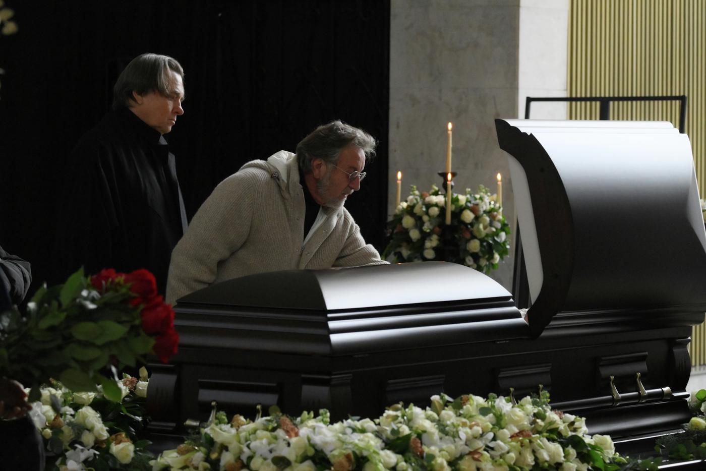 Привет Абдулову и Янковскому: что Ярмольник положил в гроб Николаева