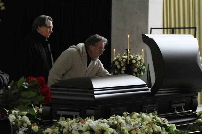 Привет Абдулову и Янковскому: что Ярмольник положил в гроб Николаева