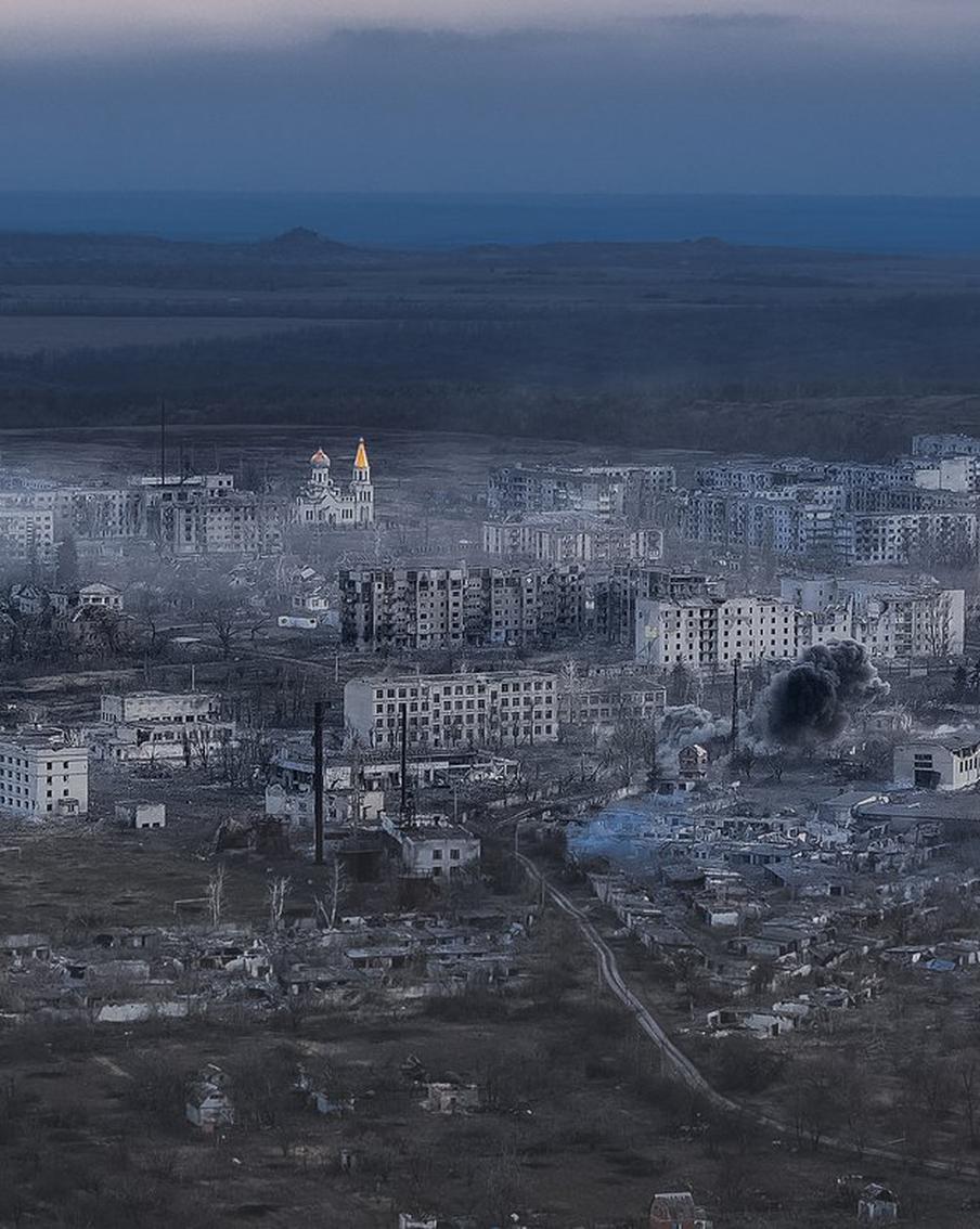 Российские военные почти взяли Мирноград в оперативное окружение