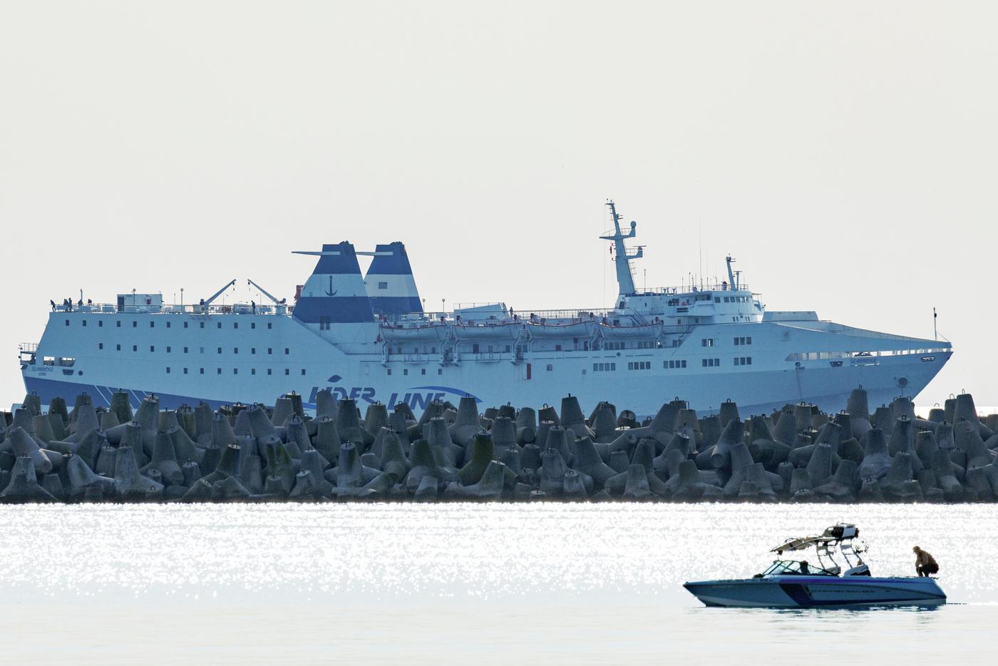 Паром Seabridge возвращается в Турцию после двух суток ожидания разрешения зайти в порт Сочи