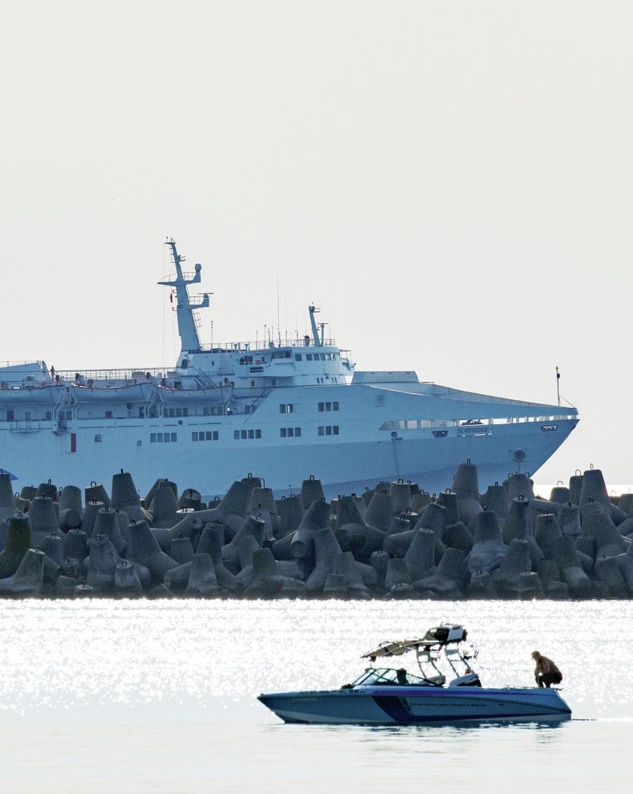 Паром Seabridge возвращается в Турцию после двух суток ожидания разрешения зайти в порт Сочи