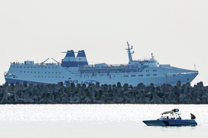 Паром Seabridge возвращается в Турцию после двух суток ожидания разрешения зайти в порт Сочи