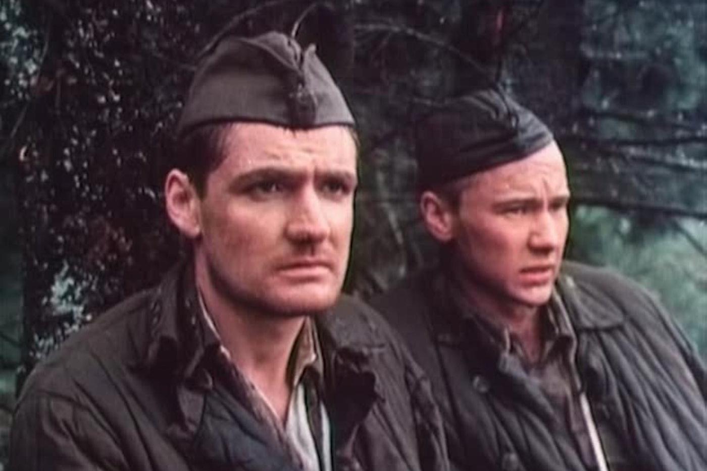 Владимир Симонов в фильме "Сашка" про солдата, который хочет остаться человеком на войне.