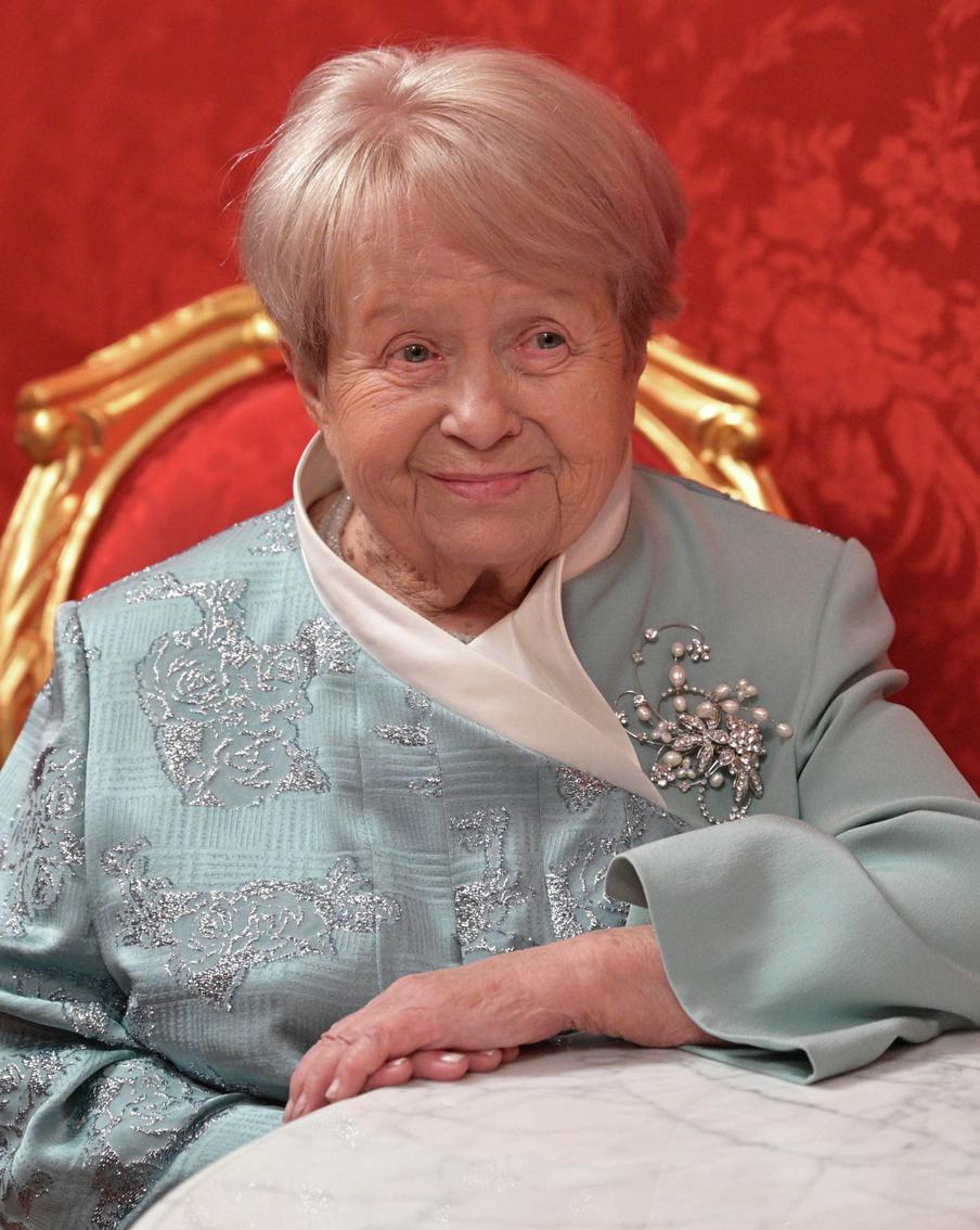 Путин поздравил Пахмутову с днём рождения по телефону