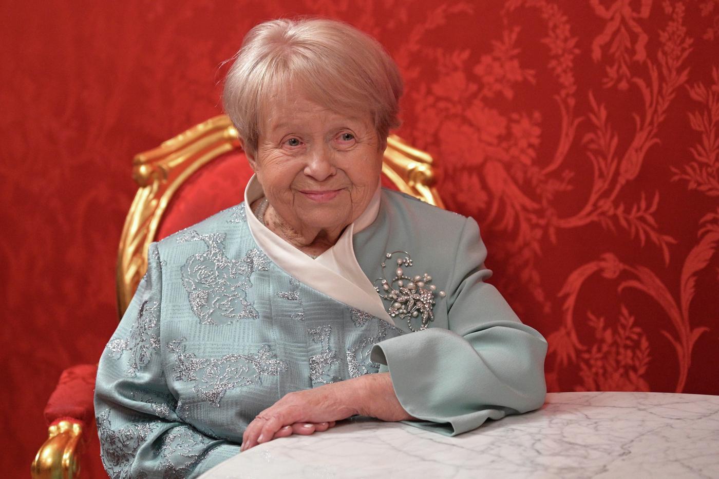 Путин поздравил Пахмутову с днём рождения по телефону