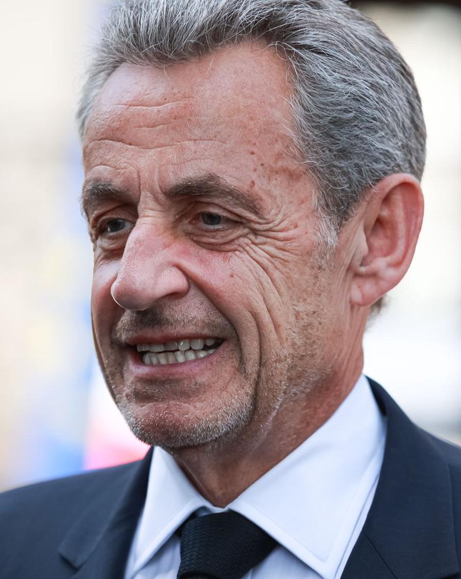 Бывшего президента Франции Николя Саркози выпустили из тюрьмы