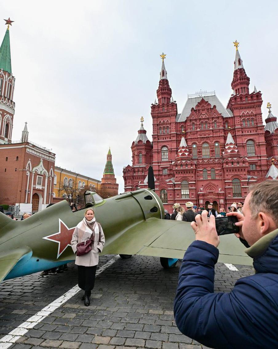 60 единиц исторической техники и 300 волонтёров: как работал музей "Город живых историй" на Красной площади