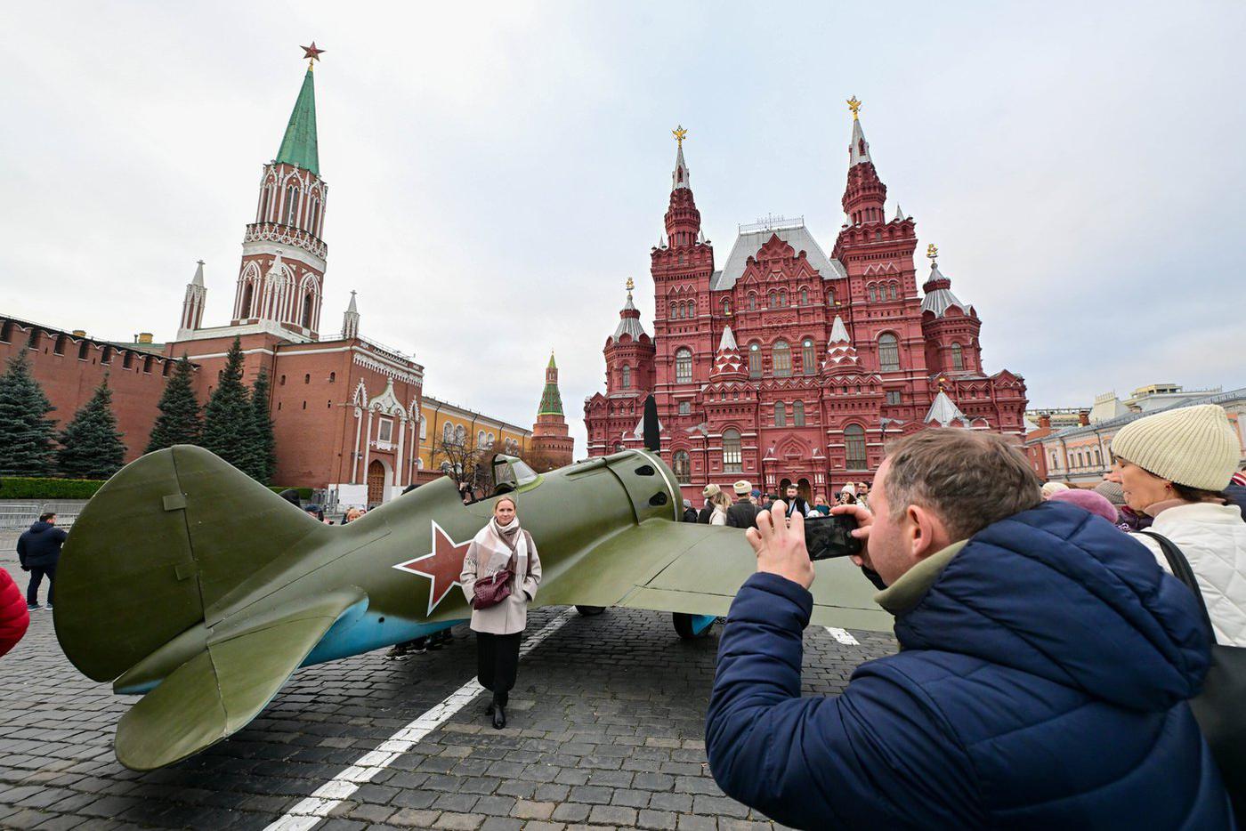 60 единиц исторической техники и 300 волонтёров: как работал музей "Город живых историй" на Красной площади