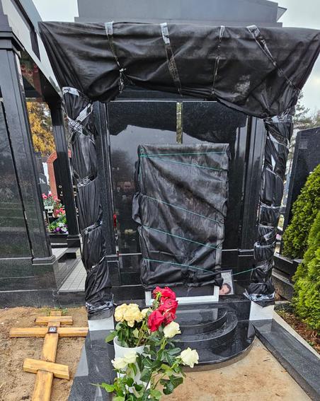 Несколько дней остается до открытия памятника Владимиру Лёвкину на Троекуровском кладбище столицы.