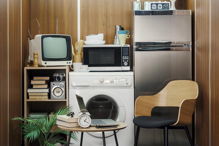 Тёмные углы, низкие карнизы и лишний декор: что делает интерьер теснее