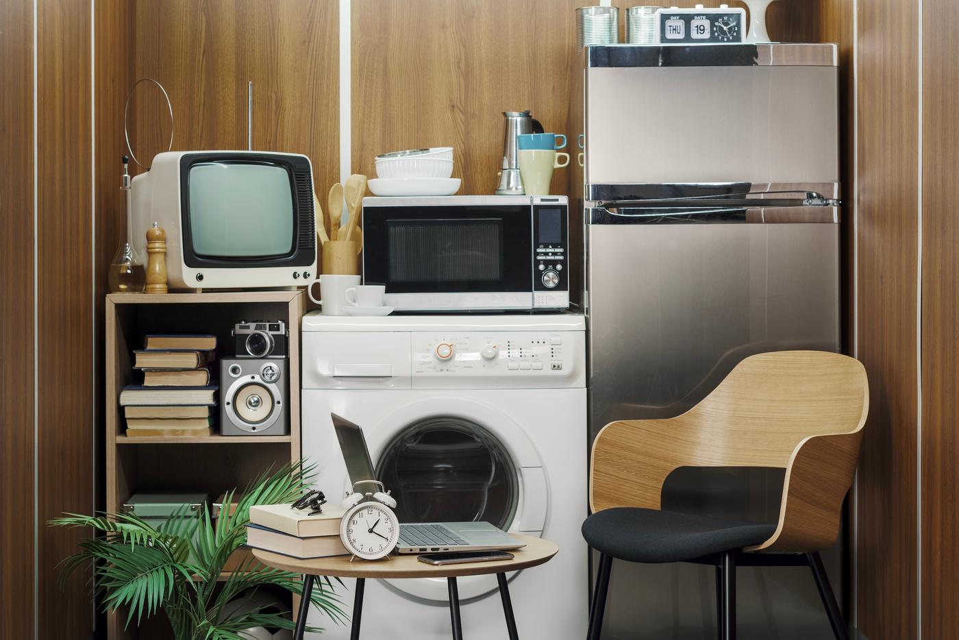 Тёмные углы, низкие карнизы и лишний декор: что делает интерьер теснее