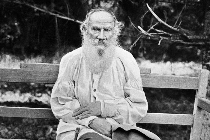 Толстой выливал на Горького щи и плакал в публичном доме: что из этого правда? Тест Metro