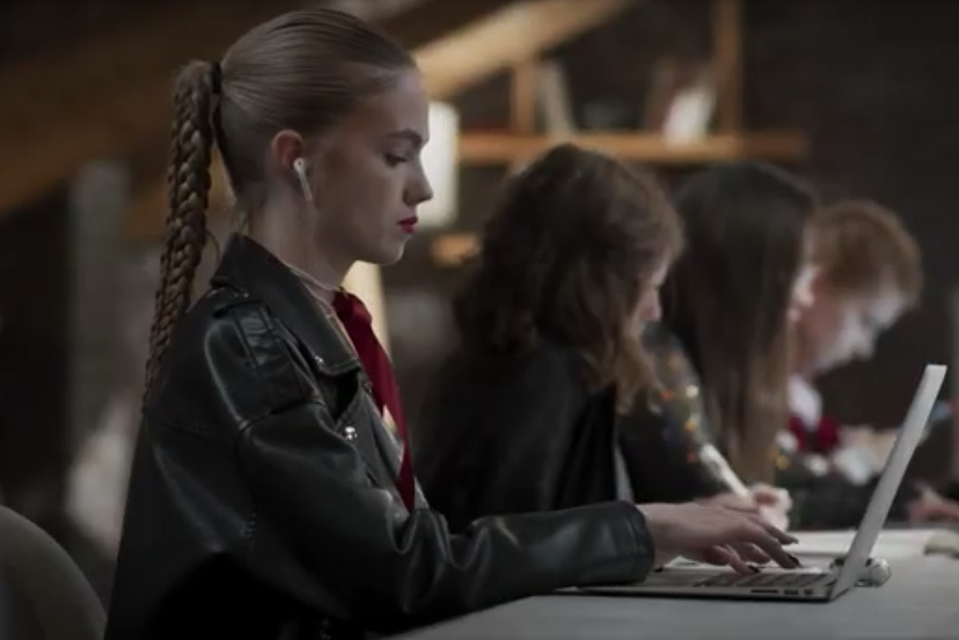 Кто из 12 молодых писателей станет лучшим? Каким получилось первое литературное реалити-шоу "Новое слово"