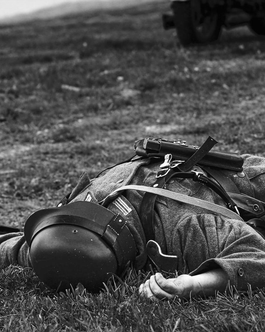 Под Волгоградом попытались незаконно раскопать останки немецких солдат. Пресс-служба регионального управления ФСБ РФ сообщила о результатах проведённых обысков в офисе Народного союза Германии (НСГ) в Волгограде. В ходе операции сотрудниками ФСБ были обнаружены останки бойцов вермахта, незаконно эксгумированные на территории Свято-Вознесенского женского монастыря в Дубовском районе Волгоградской области