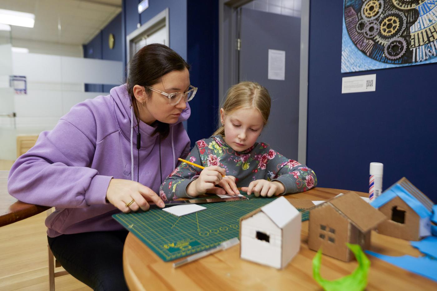 В СВАО дети участников СВО могут бесплатно посещать более 500 кружков и секций