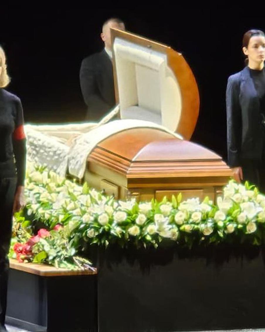 "Артист Божьей милостью": в театре Вахтангова прощаются с Владимиром Симоновым