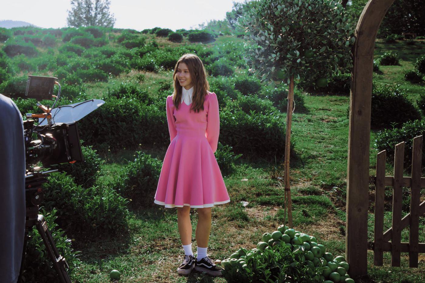 Анна Пересильд в роли Алисы.